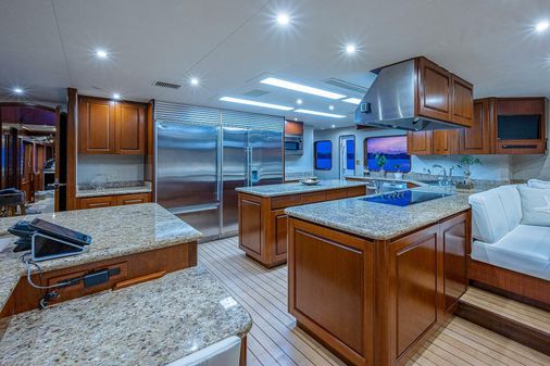 Christensen 141 Raised Pilothouse image