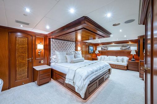 Christensen 141 Raised Pilothouse image