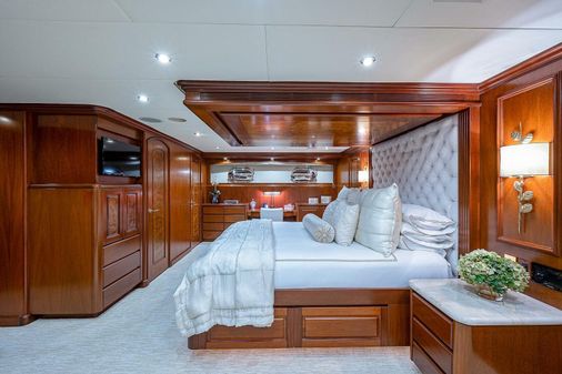 Christensen 141 Raised Pilothouse image