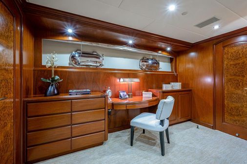 Christensen 141 Raised Pilothouse image