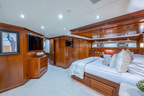 Christensen 141 Raised Pilothouse image