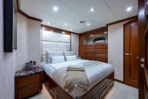 Christensen 141 Raised Pilothouse image