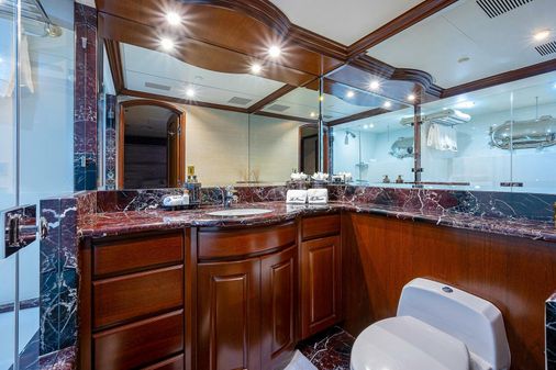 Christensen 141 Raised Pilothouse image