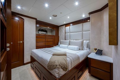 Christensen 141 Raised Pilothouse image