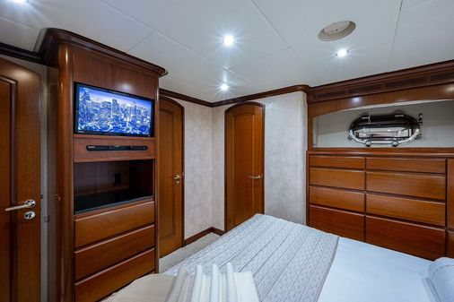 Christensen 141 Raised Pilothouse image