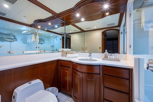 Christensen 141 Raised Pilothouse image