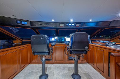 Christensen 141 Raised Pilothouse image