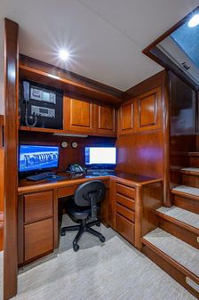 Christensen 141 Raised Pilothouse image