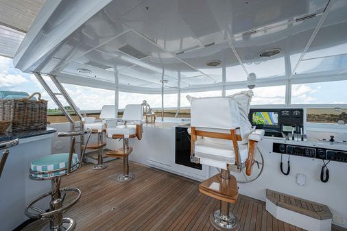 Christensen 141 Raised Pilothouse image