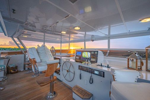 Christensen 141 Raised Pilothouse image