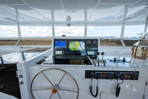 Christensen 141 Raised Pilothouse image