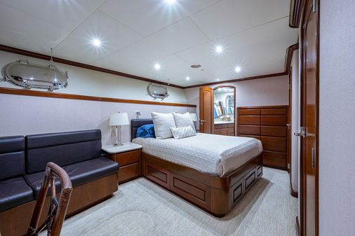 Christensen 141 Raised Pilothouse image