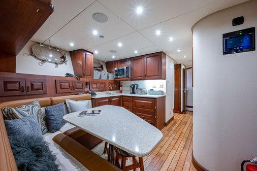 Christensen 141 Raised Pilothouse image