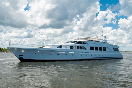 Christensen 141 Raised Pilothouse image