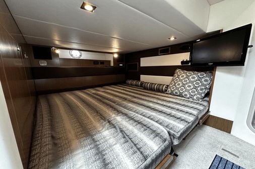 Cruisers Yachts 41 Cantius image