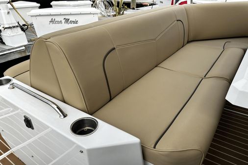 Cruisers Yachts 41 Cantius image