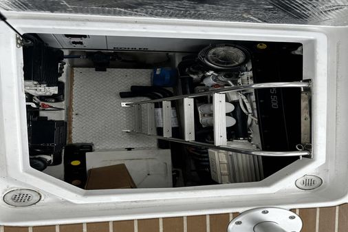 Cruisers Yachts 41 Cantius image