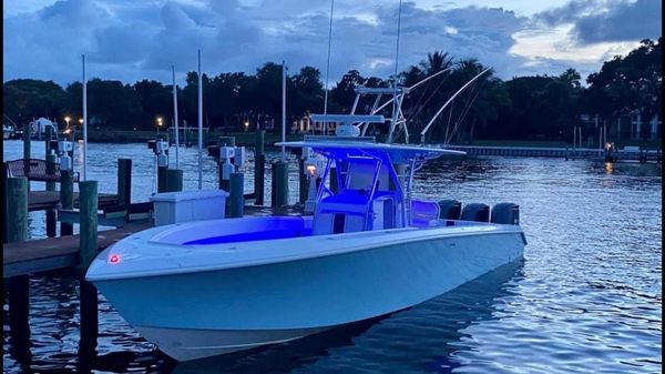 Bahama 41 Center Console