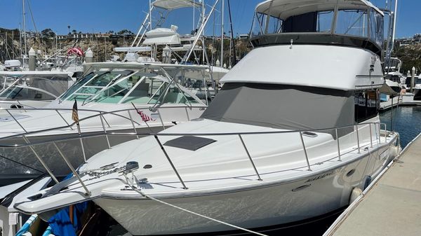 Catalina Flybridge 
