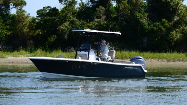 Sportsman Heritage 211 Center Console 