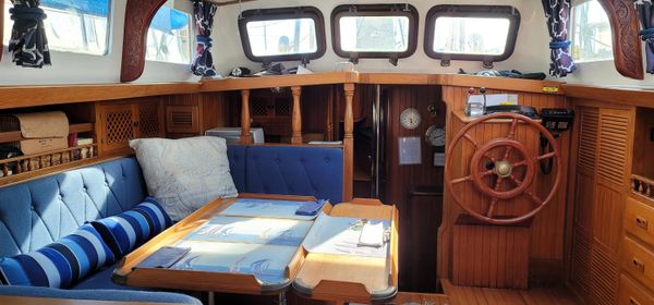 Spindrift 43 Pilothouse image