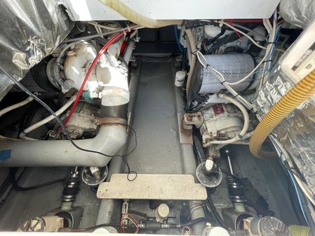Riviera 33 Flybridge image