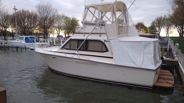 Egg Harbor 33 Sedan