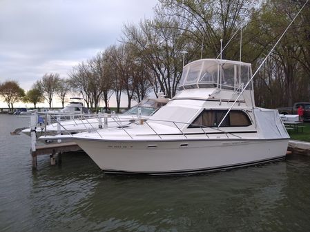 Egg Harbor 33 Sedan image