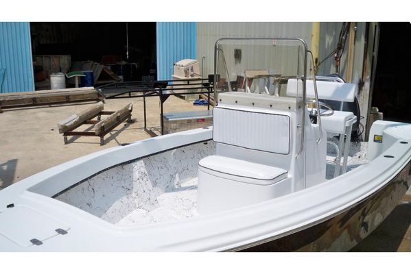 C-Hawk 19 Center Console - main image