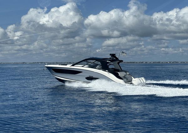 Sea Ray 370 SUNDANCER OB image