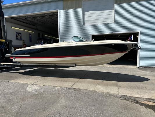 Chris-Craft Launch 27 - main image