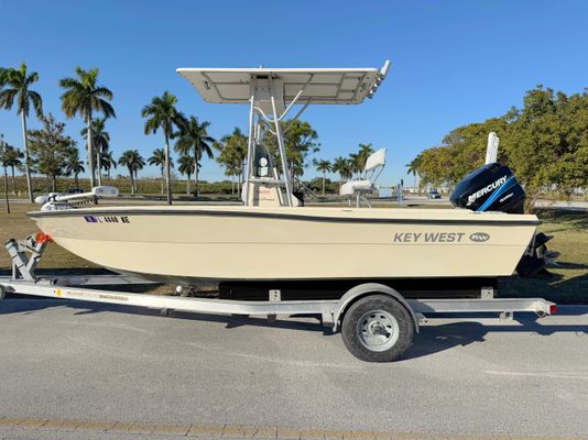 Key-west 1900-CENTER-CONSOLE - main image