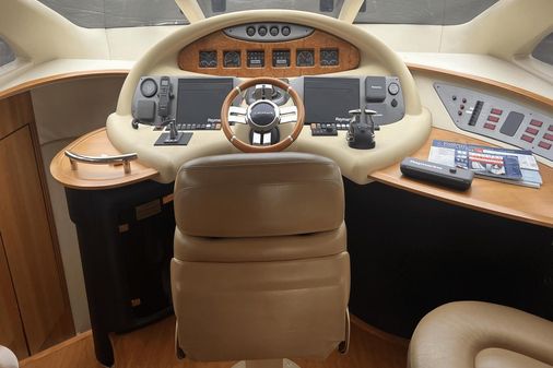 Azimut 55 image