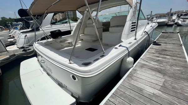 Sea Ray 370 Express Cruiser