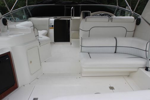 Cruisers Yachts 3375 Esprit image