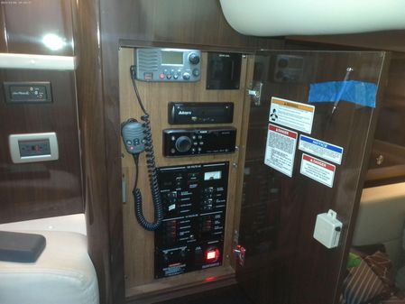 Sea Ray 330 Sundancer image