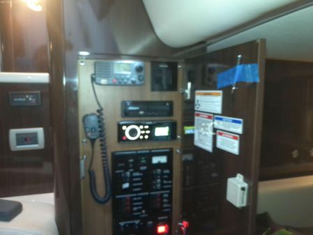 Sea Ray 330 Sundancer image