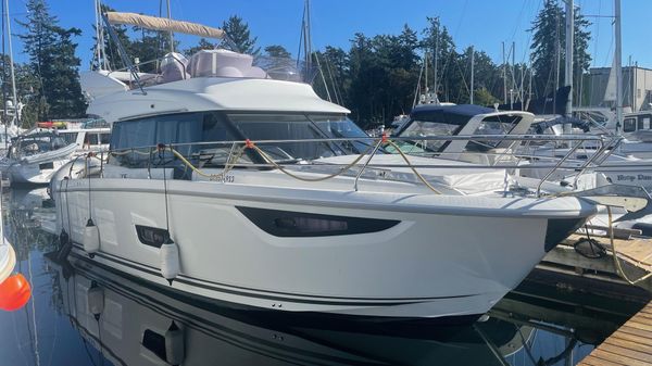 Jeanneau 37F Flybridge