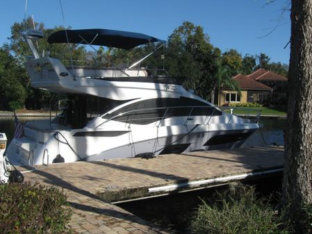 Sea Ray 400 Fly image