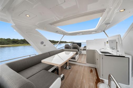 Azimut 60 fly image