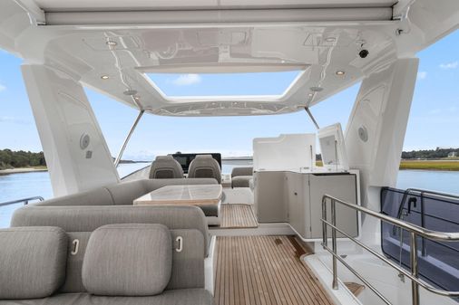 Azimut 60 fly image