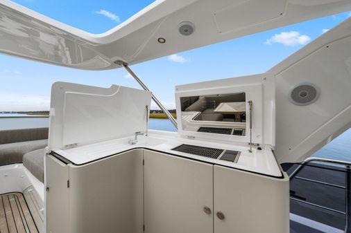 Azimut 60 fly image