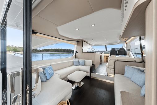 Azimut 60 fly image