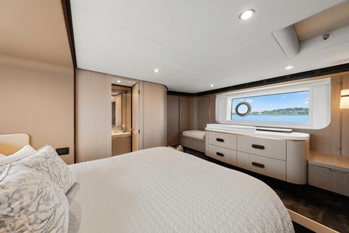 Azimut 60 fly image