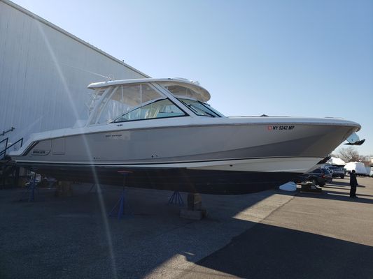 Boston Whaler 320 Vantage - main image