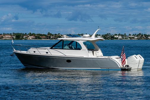 Hinckley Sport Boat 40 X image