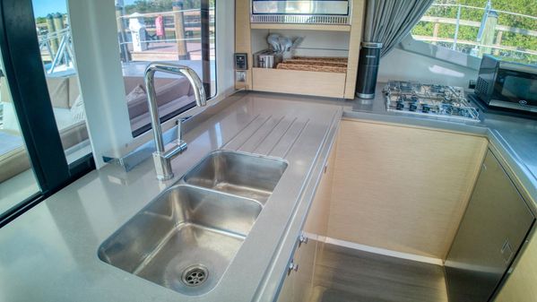 Fountaine Pajot Helia 44 image