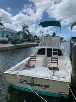 Bertram 31 Flybridge Cruiser image