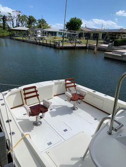 Bertram 31 Flybridge Cruiser image