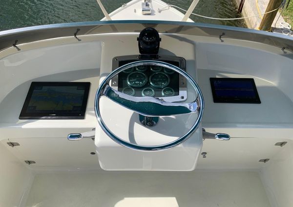 Bertram 31 Flybridge Cruiser image